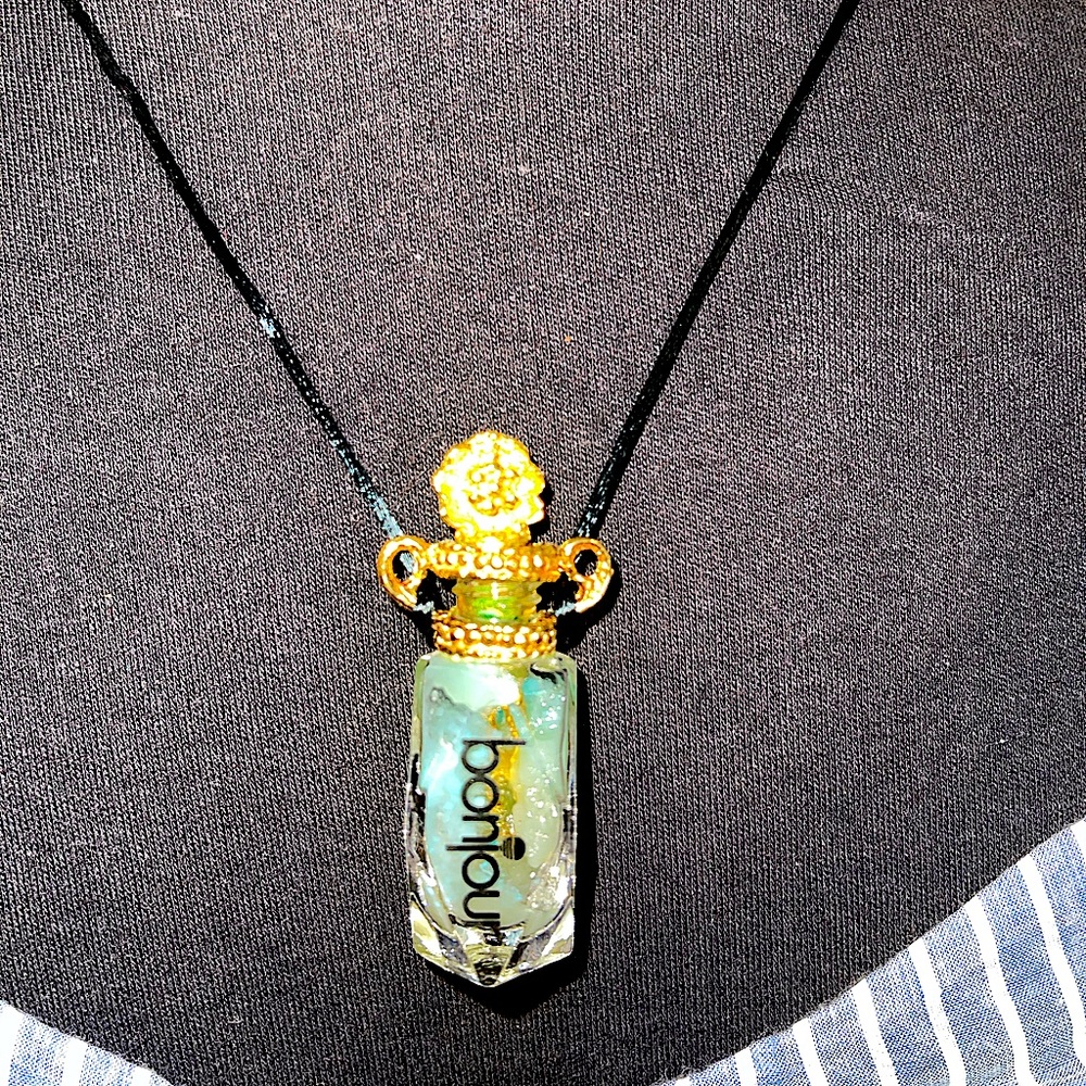 Bonjour! Vintage Crystal Necklace Accessory